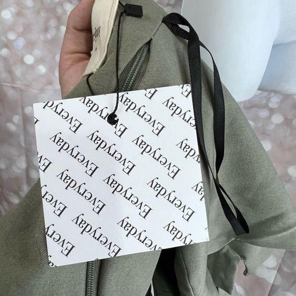 Olive Green Sleeveless Vest - Picture 6 of 7